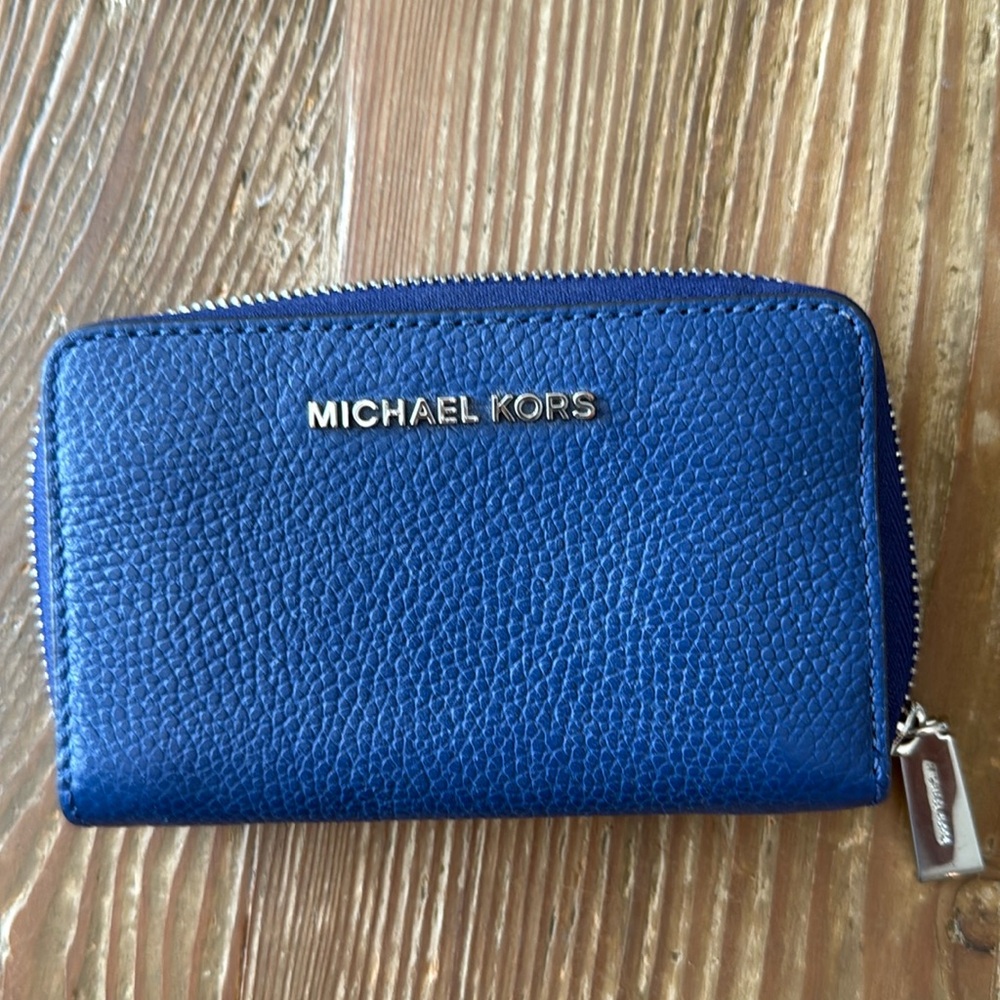 Michael Kors credit card/ I’d holder small zip Royal blue wallet new no tags
